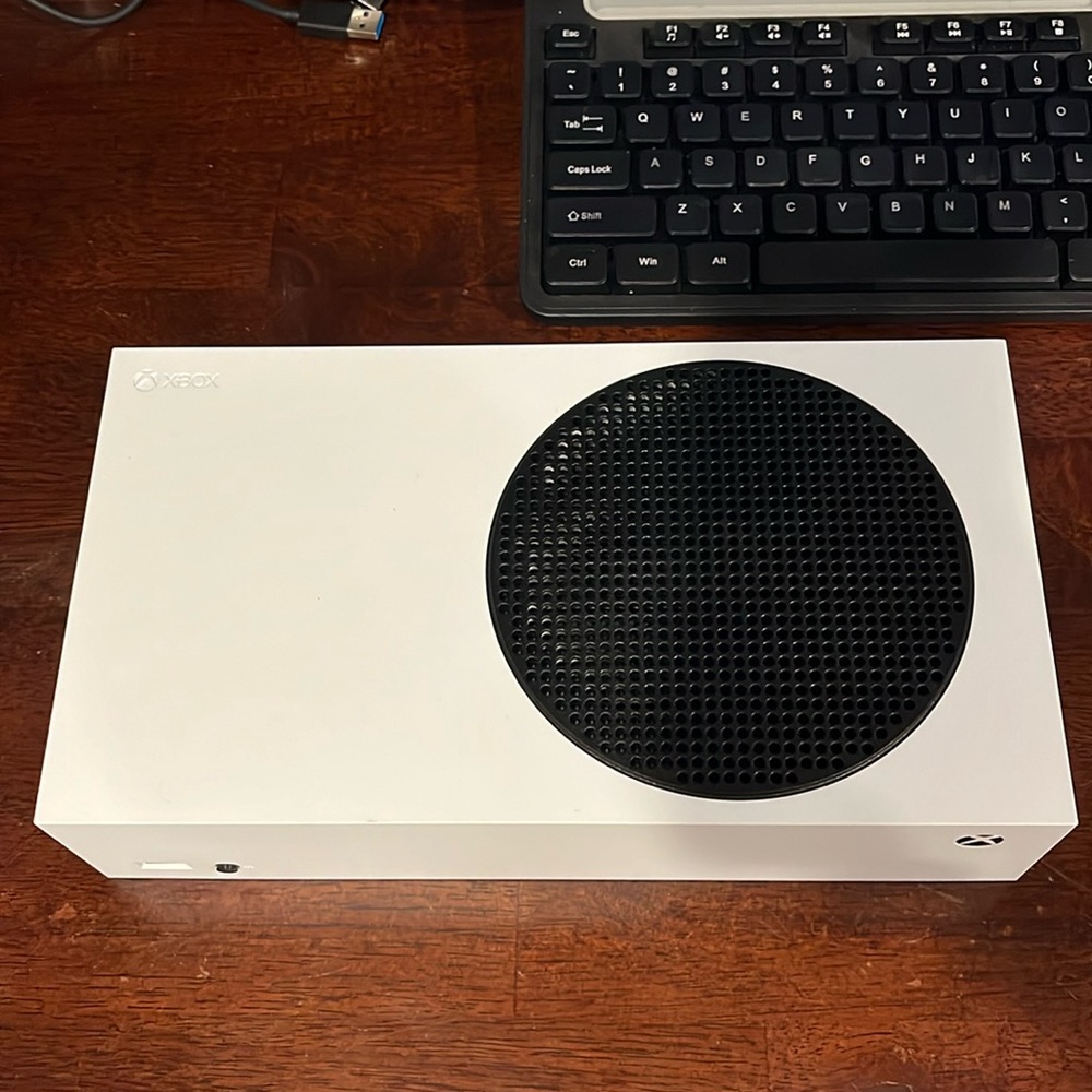 Xbox series s 2022 purchased (most like useable for parts)